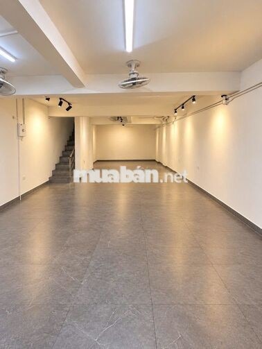 Cho thuê nhà mặt tiền 5m phố  Nguyên Hồng 52m2 5 tầng giá 35 tr 