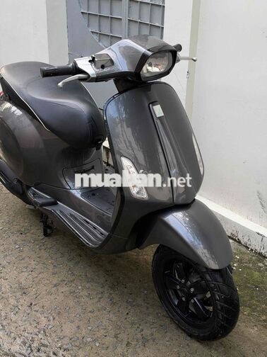 Piaggio Vespa Sprint 125 màu xám chạy chán cần ban