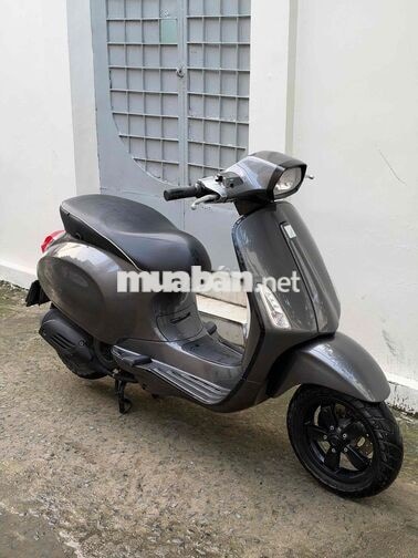 Piaggio Vespa Sprint 125 màu xám chạy chán cần ban