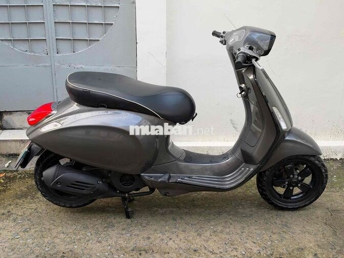 Piaggio Vespa Sprint 125 màu xám chạy chán cần ban