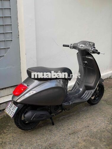 Piaggio Vespa Sprint 125 màu xám chạy chán cần ban