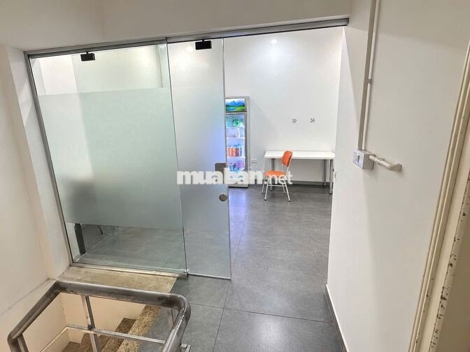 Cho thuê nhà mặt tiền 5m phố  Nguyên Hồng 52m2 5 tầng giá 35 tr 