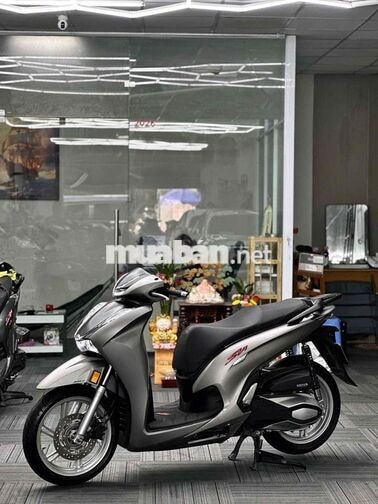 Honda SH350i 2023 màu bạc nhám