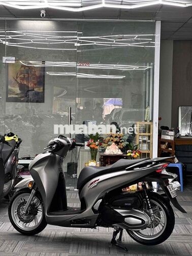 Honda SH350i 2023 màu bạc nhám