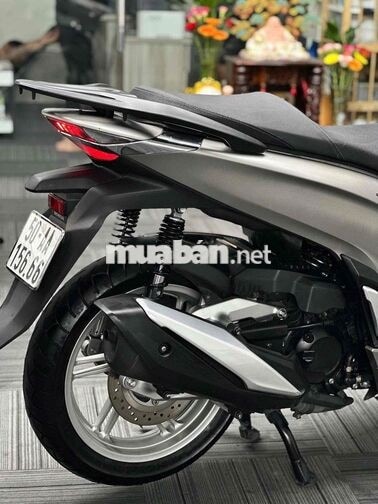 Honda SH350i 2023 màu bạc nhám