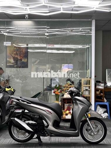 Honda SH350i 2023 màu bạc nhám