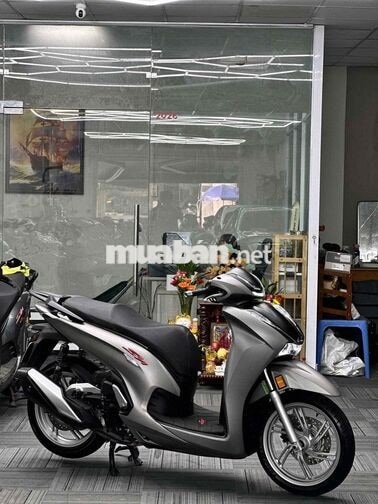 Honda SH350i 2023 màu bạc nhám