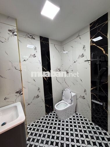 Cần bán nhà mặt tiền 124m2 (9,3x14m) 5PN - 4WC sát bệnh viện Hạnh Phúc