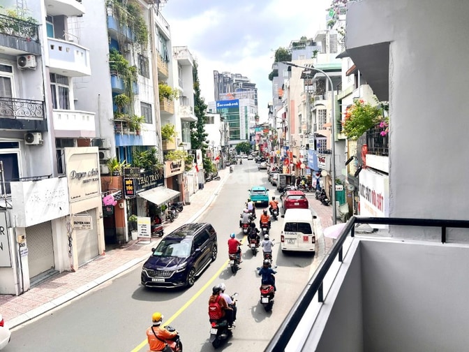 Chính chủ cần bán nhà Mặt tiền Huỳnh Văn Bánh PN, 4 tầng hđt 25 triệu