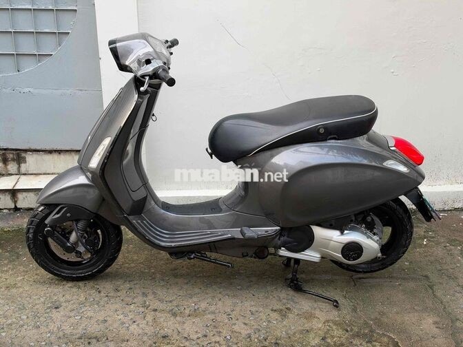 Piaggio Vespa Sprint 125 màu xám chạy chán cần ban