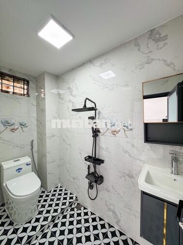 Cần bán nhà mặt tiền 124m2 (9,3x14m) 5PN - 4WC sát bệnh viện Hạnh Phúc