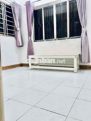 Nhà xinh còn mới cho thuê nguyên căn khu trung tâm Trần Hưng Đạo, Q1