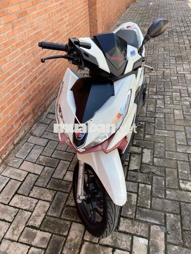 Honda Click 2016 125cc trắng đen đỏ