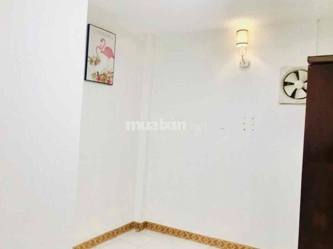 Nhà xinh còn mới cho thuê nguyên căn khu trung tâm Trần Hưng Đạo, Q1