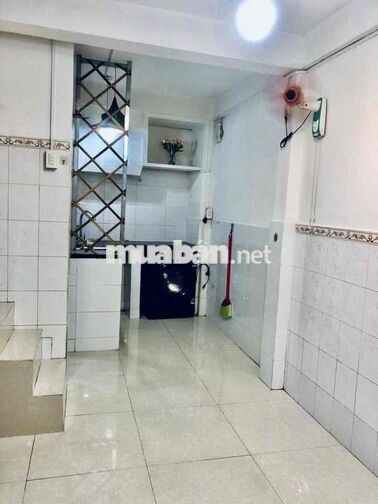 Nhà xinh còn mới cho thuê nguyên căn khu trung tâm Trần Hưng Đạo, Q1