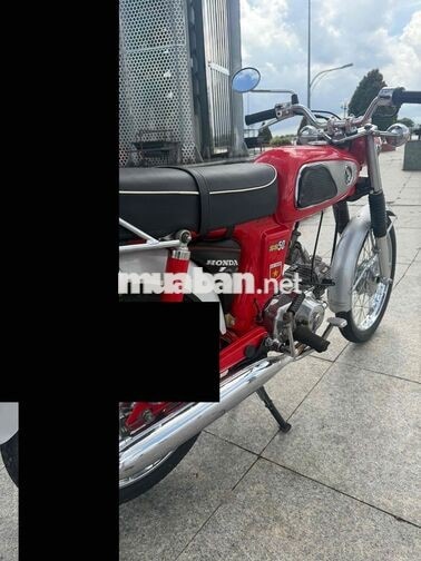 Honda SS50 màu đỏ cũ