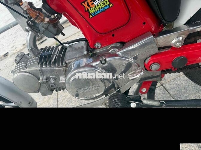 Honda SS50 màu đỏ cũ
