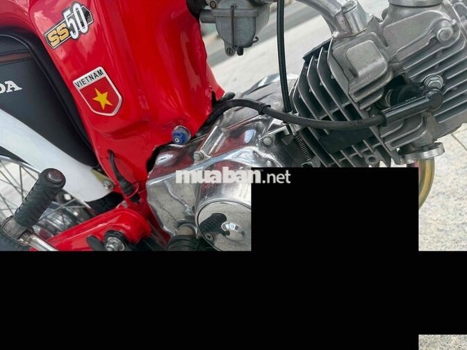 Honda SS50 màu đỏ cũ