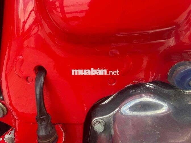 Honda SS50 màu đỏ cũ