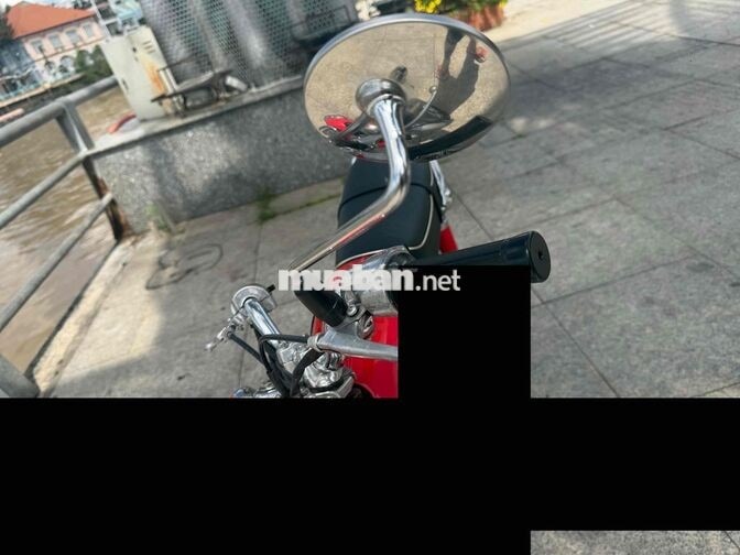 Honda SS50 màu đỏ cũ