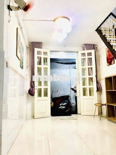 Nhà xinh còn mới cho thuê nguyên căn khu trung tâm Trần Hưng Đạo, Q1