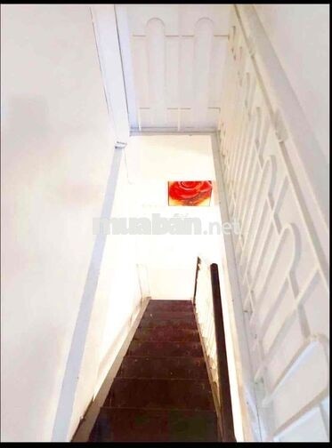 Nhà xinh còn mới cho thuê nguyên căn khu trung tâm Trần Hưng Đạo, Q1