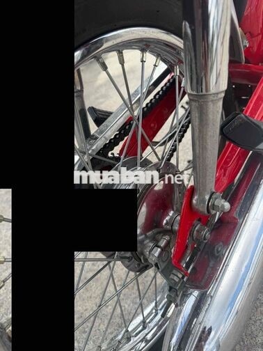 Honda SS50 màu đỏ cũ