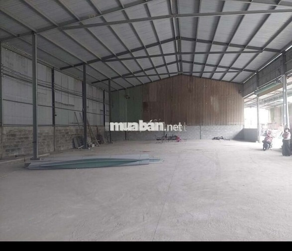 CHO THUÊ KHO,XƯỞNG 500M² GIÁ 40TR//T, Đ XE CÔNG NGAY TRƯỜNG CHINH 