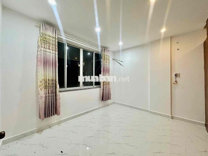 CHO THUÊ 2 NGỦ CỬA SỔ TRỜI SIÊU THOÁNG NHÀ CÓ THANG MÁY Ở ĐƯỢC LIỀN
