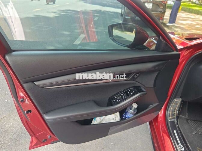 Mazda 3 Deluxe 2024 9000km Đỏ