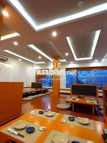 Góc 2MT 386 Ba Tháng Hai, Q10. Dt: 7x20m, Kc: trệt 3 lầu. Gía: 120tr