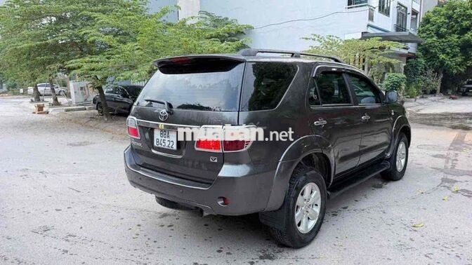 Toyota Fortuner 2009 Tự động 7 chỗ Xám