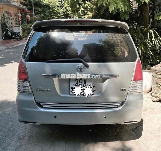TOYOTA INNOVA 8 CHỖ SỐ TỰ ĐỘNG MÀU BẠC