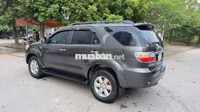 Toyota Fortuner 2009 Tự động 7 chỗ Xám