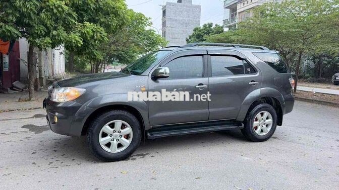 Toyota Fortuner 2009 Tự động 7 chỗ Xám