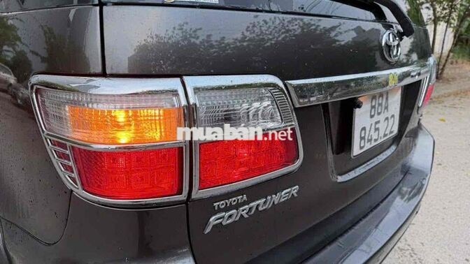 Toyota Fortuner 2009 Tự động 7 chỗ Xám