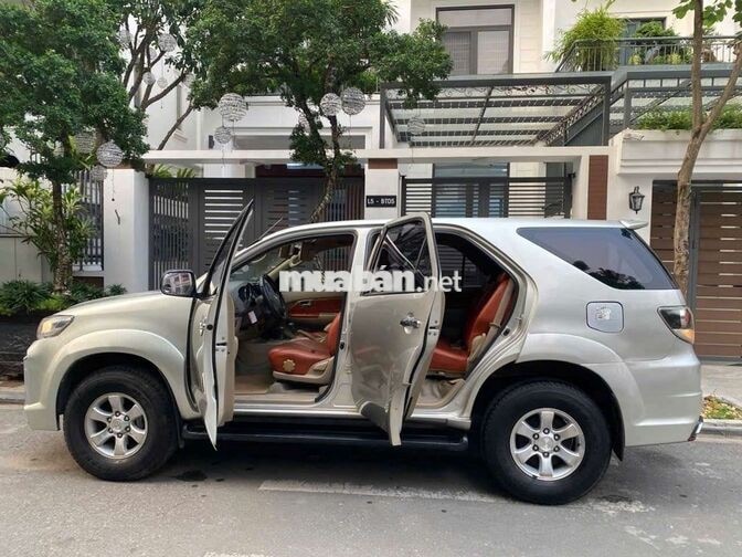 Toyota Fortuner 2010 Tự động Bạc