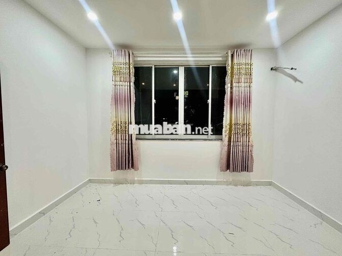 CHO THUÊ 2 NGỦ CỬA SỔ TRỜI SIÊU THOÁNG NHÀ CÓ THANG MÁY Ở ĐƯỢC LIỀN
