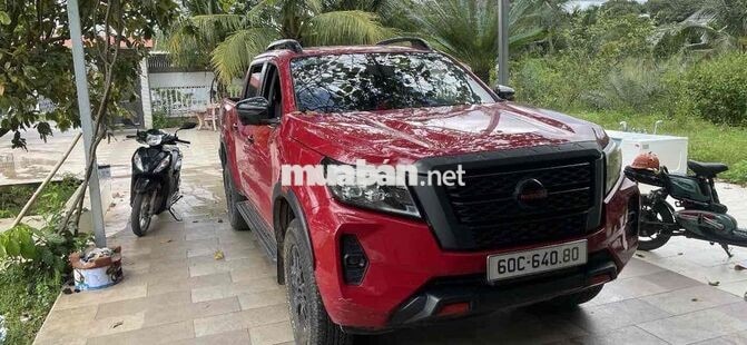 NISSAN NAVARA PRO-4X ĐỎ