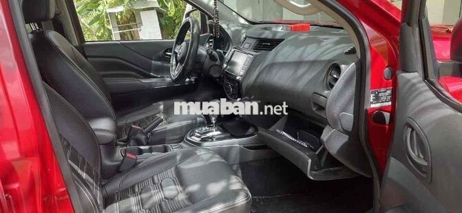 NISSAN NAVARA PRO-4X ĐỎ