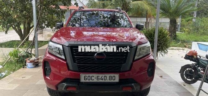 NISSAN NAVARA PRO-4X ĐỎ
