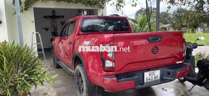 NISSAN NAVARA PRO-4X ĐỎ
