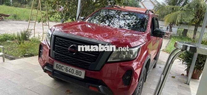 NISSAN NAVARA PRO-4X ĐỎ