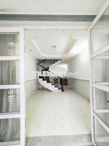 CHO THUÊ NHÀ THOÁNG 8tr FULL NT 10TR THƯƠNG LƯỢNG