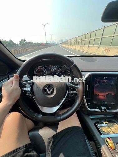VinFast Lux SA 2.0 2021 Premium 4x4 Trắng