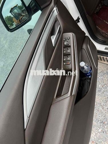 VinFast Lux SA 2.0 2021 Premium 4x4 Trắng