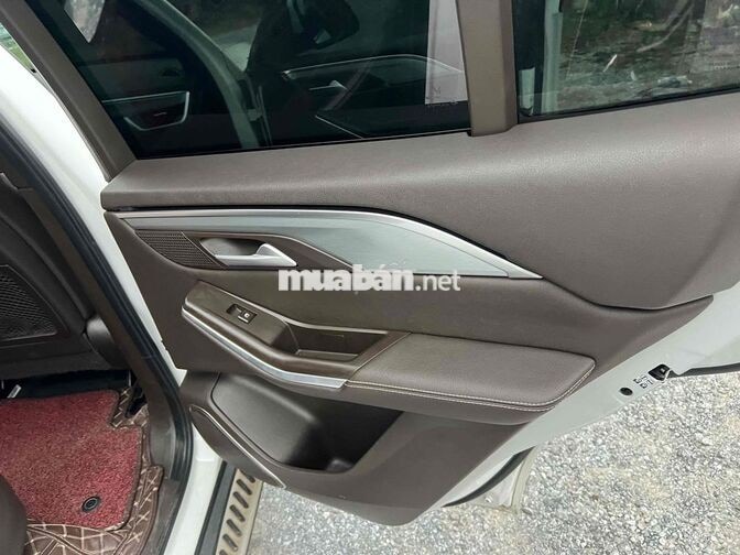 VinFast Lux SA 2.0 2021 Premium 4x4 Trắng