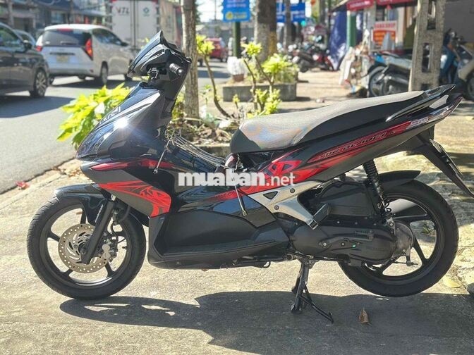 Honda Air Blade màu đen đỏ