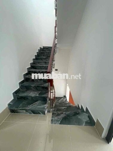 Nhà 2 Lầu Gần Cầu Ông Thìn, 75m², 3PN, Sổ Riêng, Giá 3,4 Tỷ