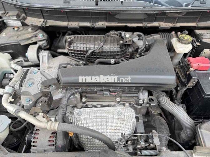 Nissan X-Trail 7 chỗ Xăng Tự động Đen
